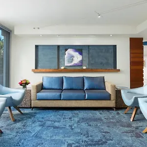 Courtyard By Marriott Waikiki Hotel