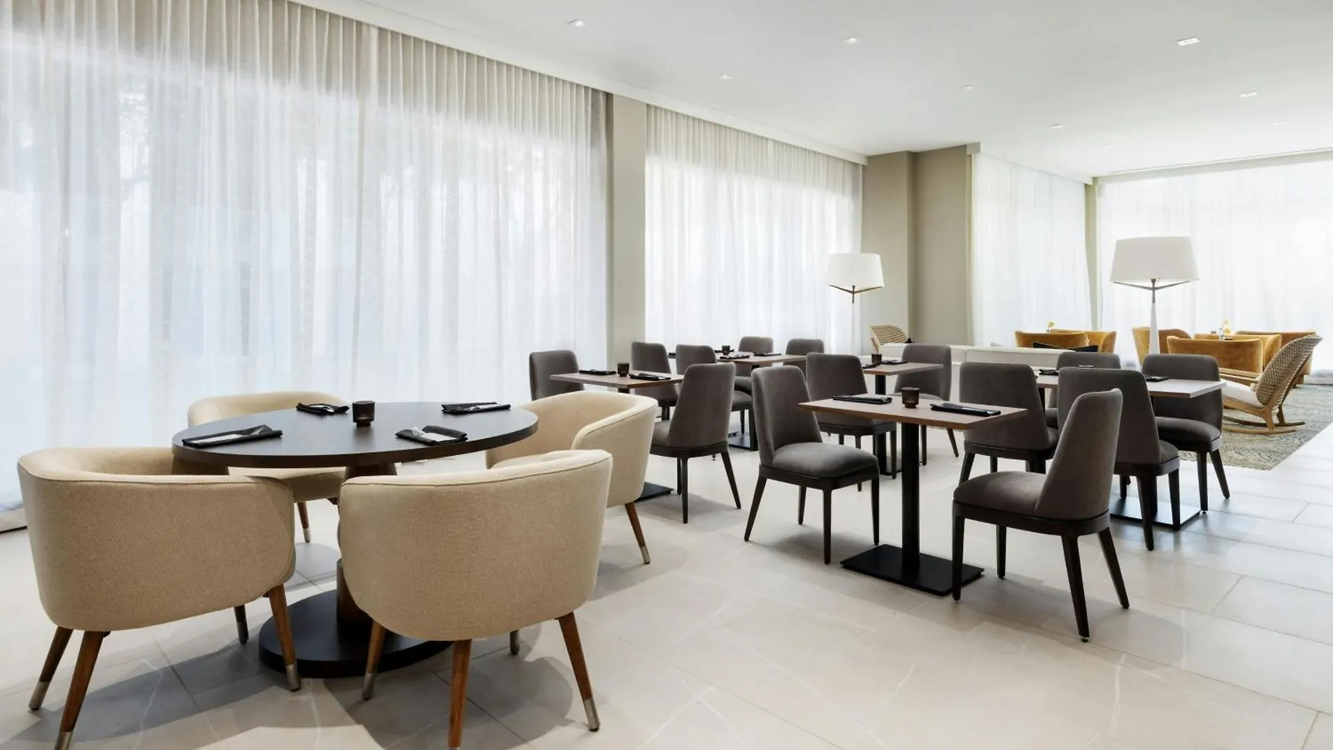 Ac Hotel By Marriott Honolulu